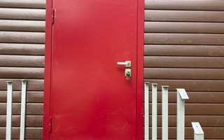 дверь стальная на дачу вид снаружи